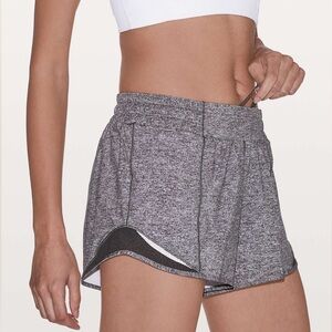 Lululemon Hotty Hot Short II *Long 4" Size 6 Tall